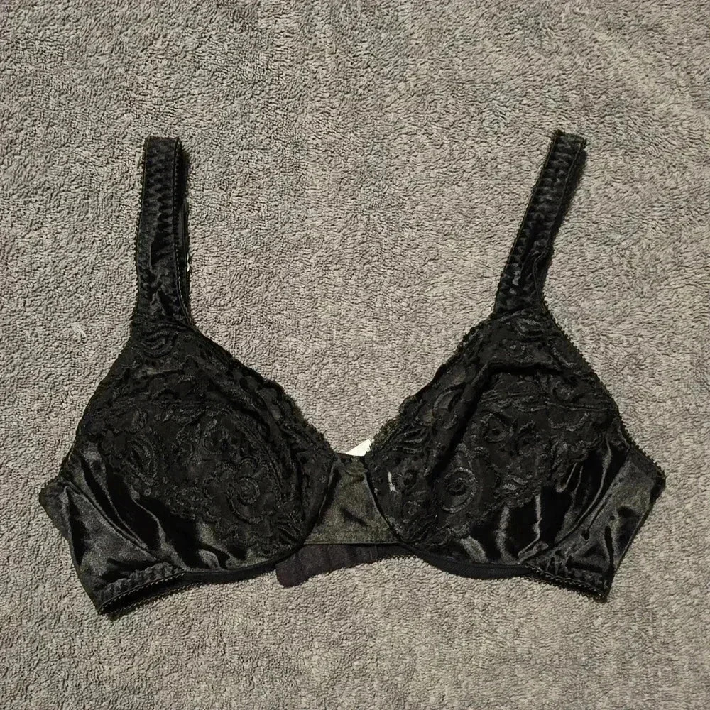Vassarette Black Satin & Lace Underwire Bra (34C)